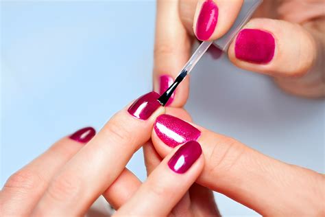 Painted polish - Then, paint each nail from back to front, swiping with the brush down the middle of the nail first and then filling in the sides with the excess polish on the brush. [12] Make sure that the first coat you apply is thin. 4. Apply a second coat of polish if you want the color to be more opaque.